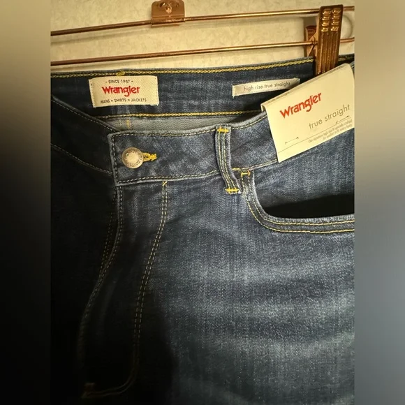Wrangler NWT Dark Wash Blue Jeans Women’s Western High Rise True Straight 12 32 - Picture 4 of 10